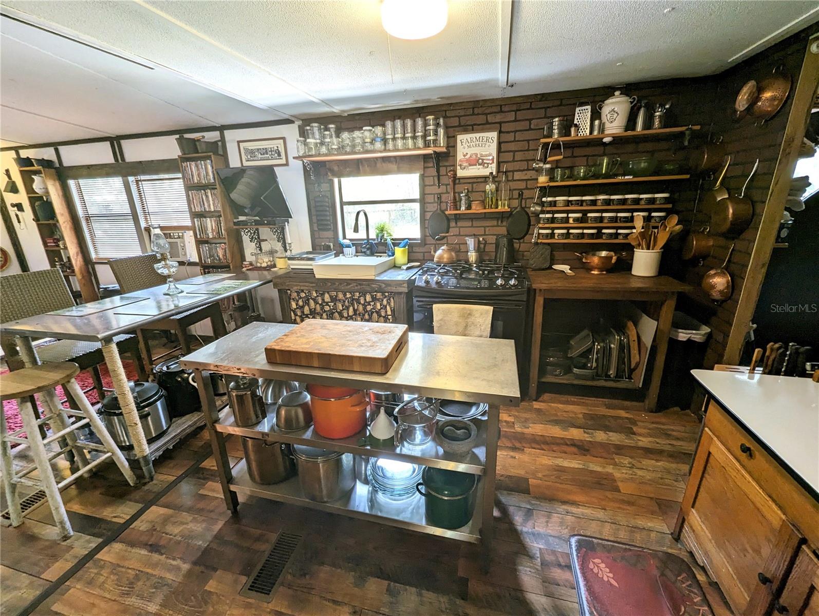 1718 N HIGHWAY 314A, SILVER SPRINGS, FL, 34488
