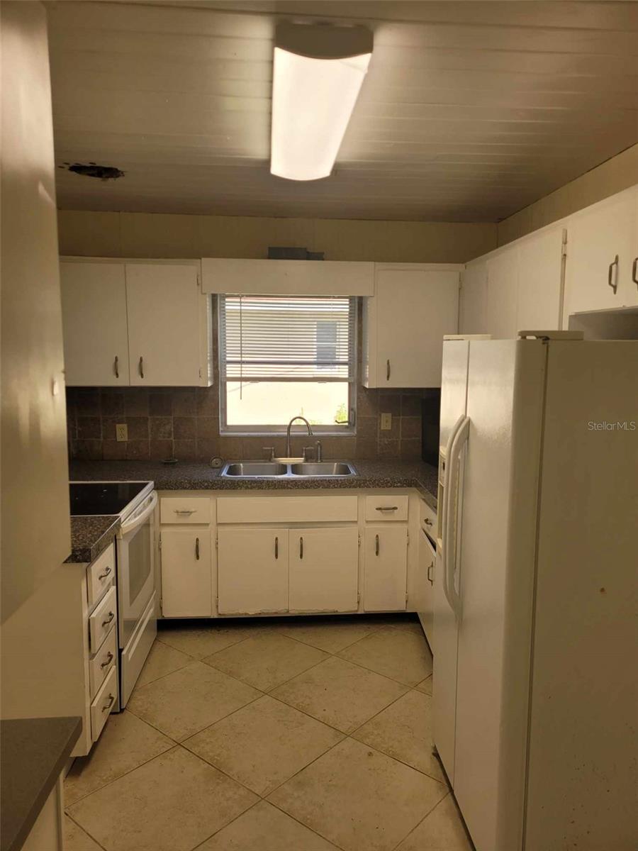 711 A & B PINELAND AVE, VENICE, FL, 34285