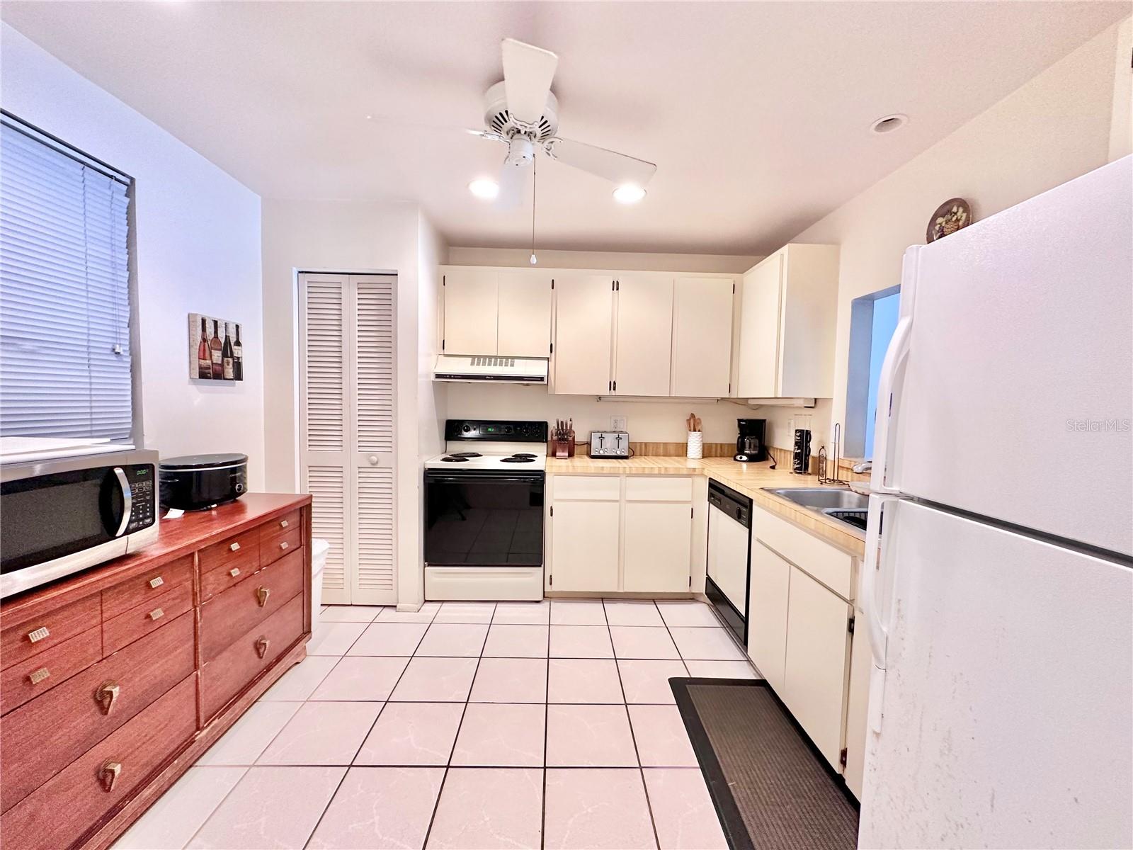 9034 MIDNIGHT PASS RD #6, SARASOTA, FL, 34242