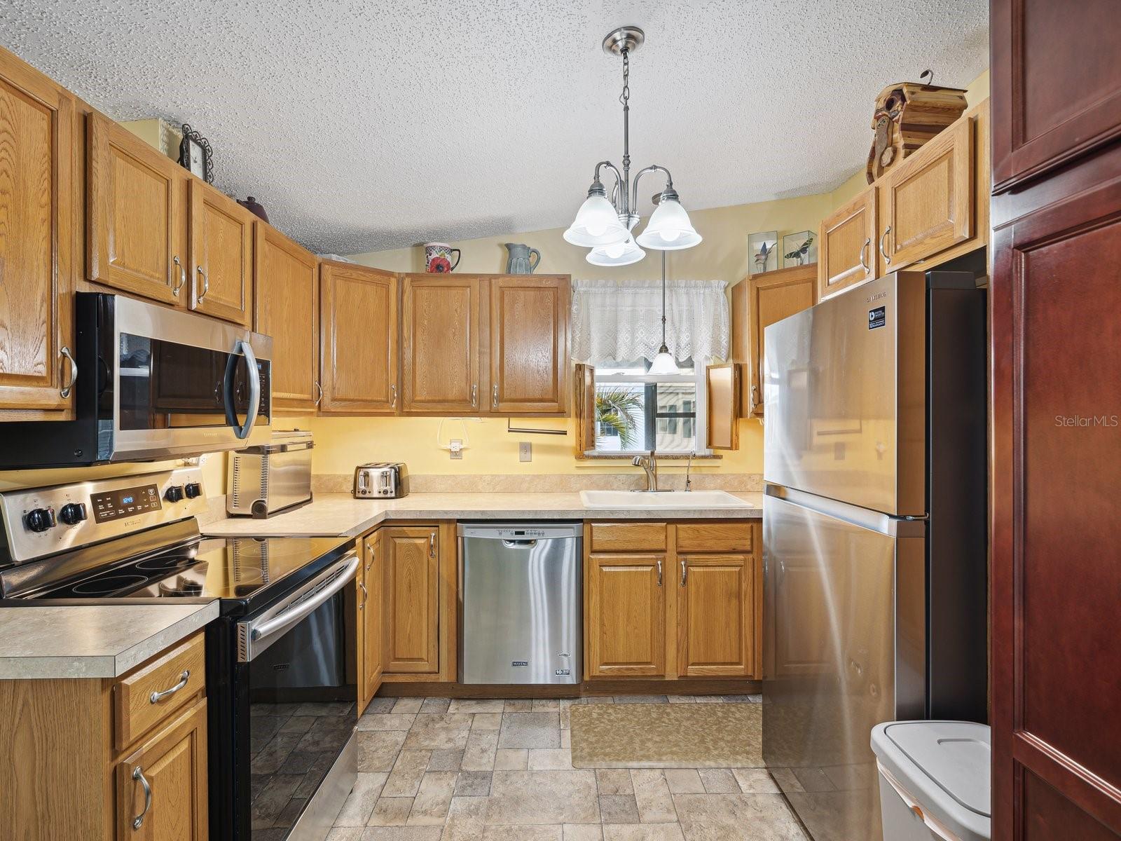 37527 EL SOL AVE, ZEPHYRHILLS, FL, 33541