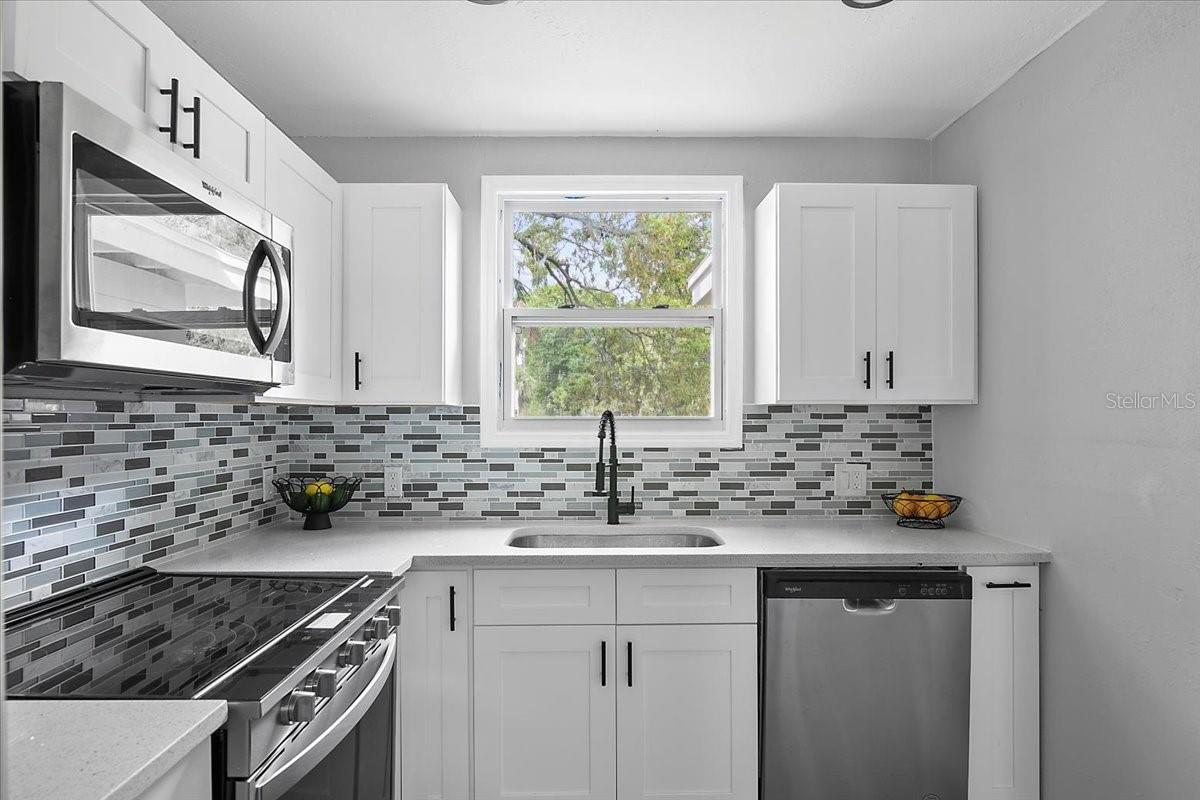 3007 DIXIE AVE, SARASOTA, FL, 34234
