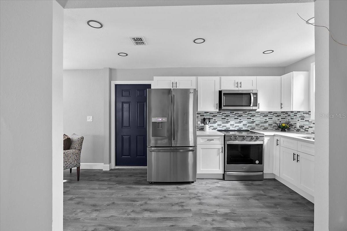 3007 DIXIE AVE, SARASOTA, FL, 34234