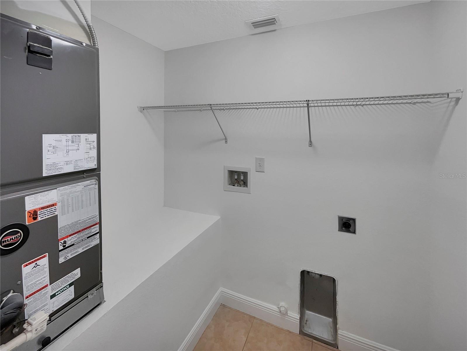 905 E MCDONALD AVE, EUSTIS, FL, 32726