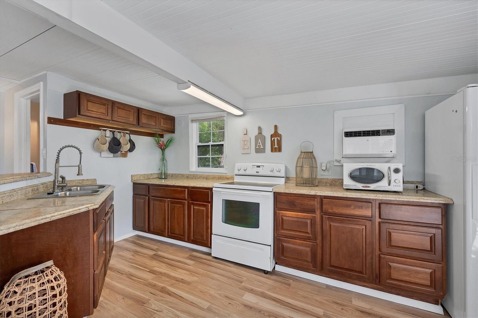 380 W WENTWORTH ST, ENGLEWOOD, FL, 34223