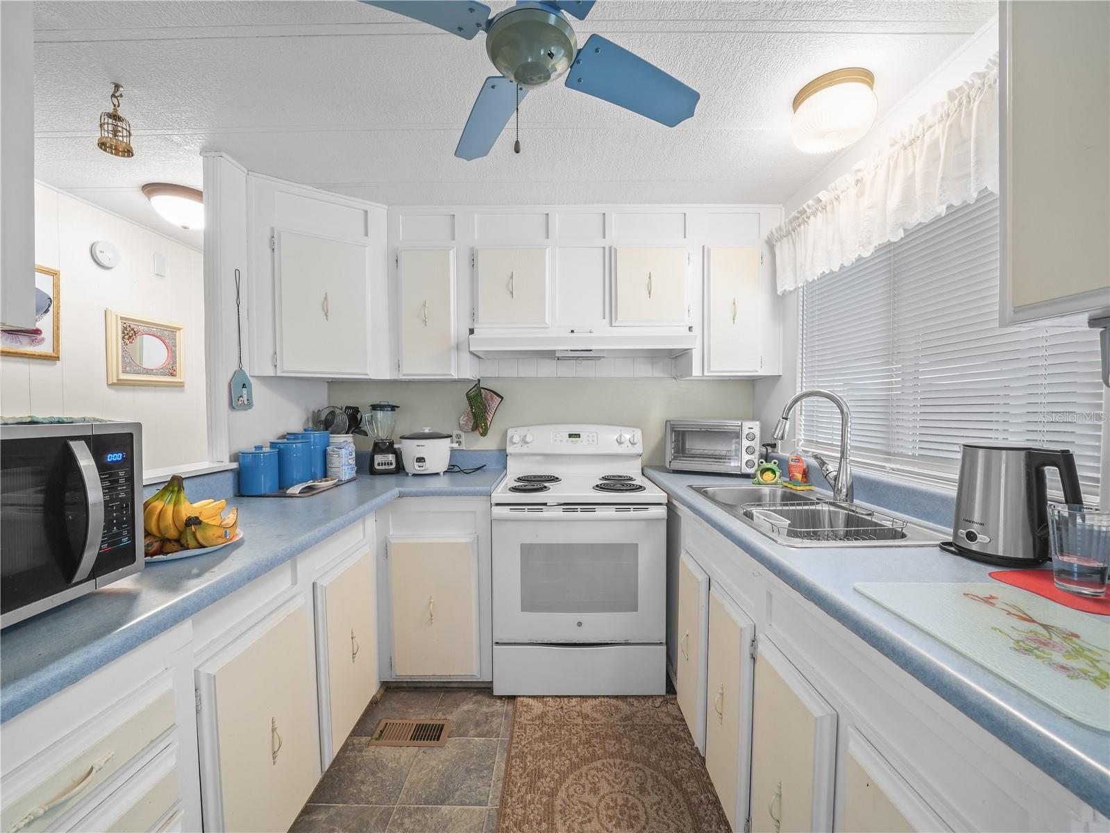 P4929576 Property Photo