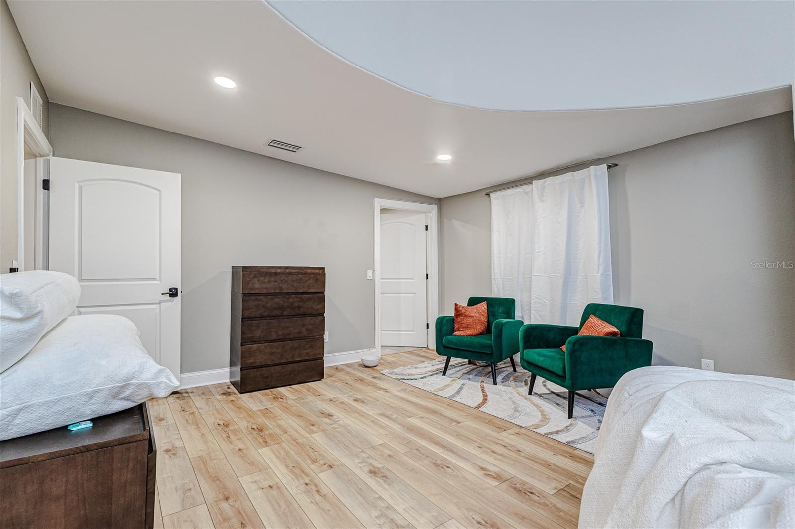 6628 1ST ST N, ST PETERSBURG, FL, 33702