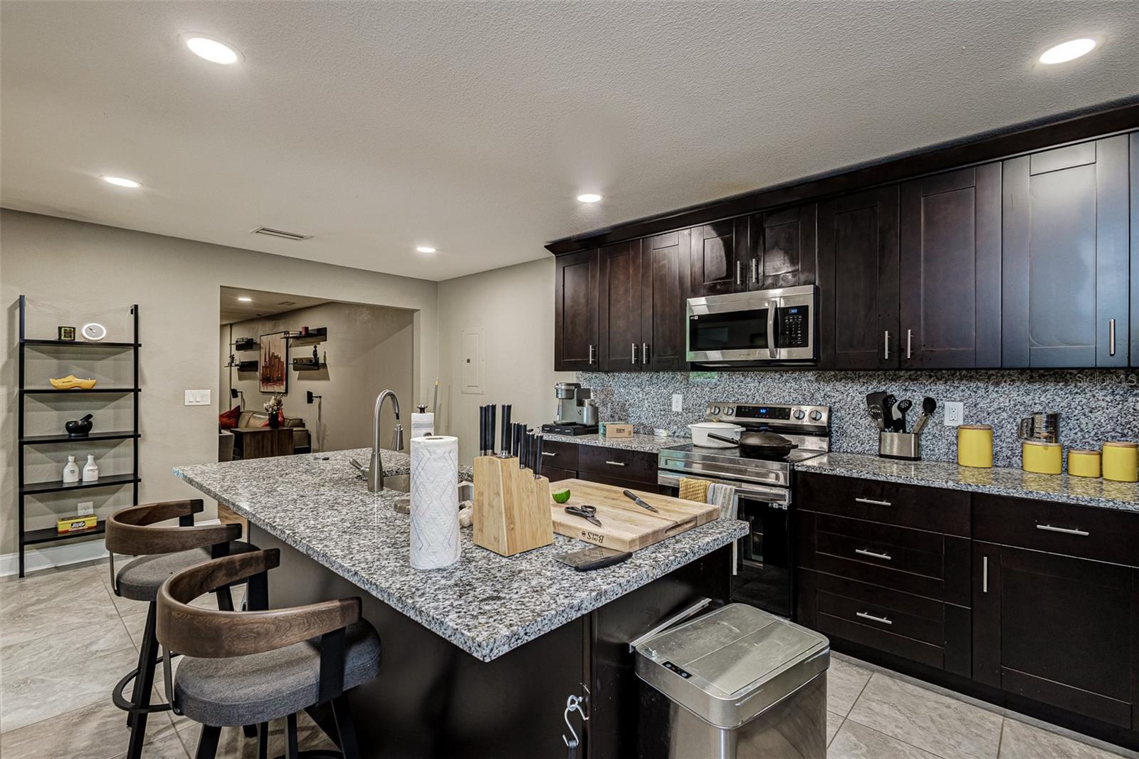 6628 1ST ST N, ST PETERSBURG, FL, 33702