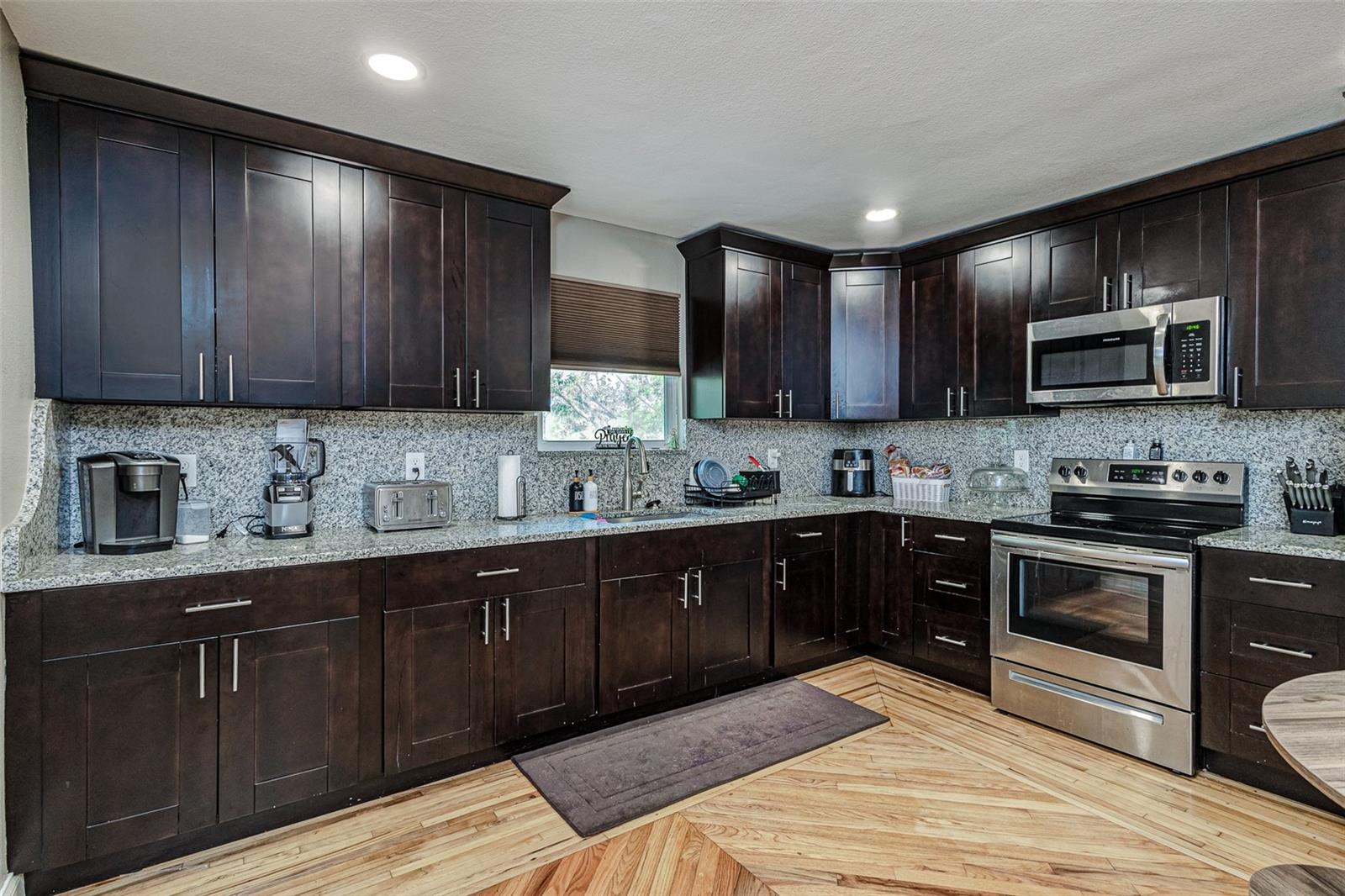 6628 1ST ST N, ST PETERSBURG, FL, 33702