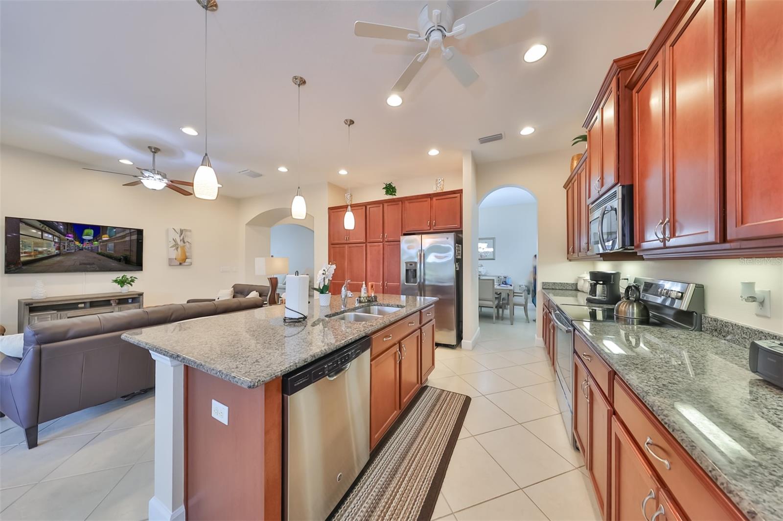 1519 EMERALD DUNES DR, SUN CITY CENTER, FL, 33573