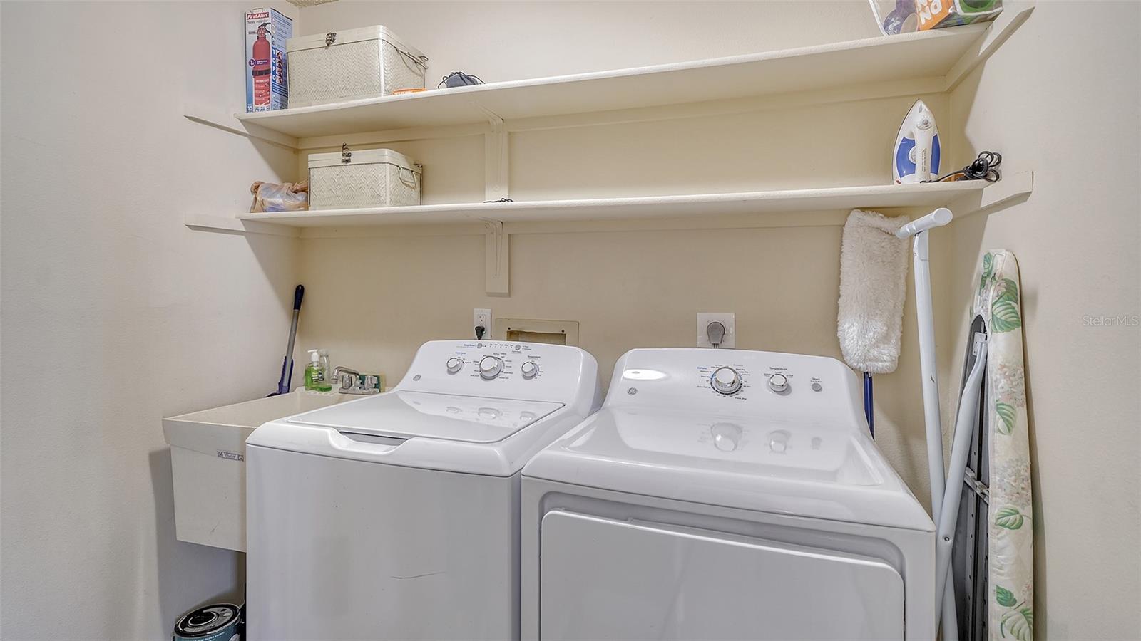 5988 LARCHWOOD AVE, SARASOTA, FL, 34231