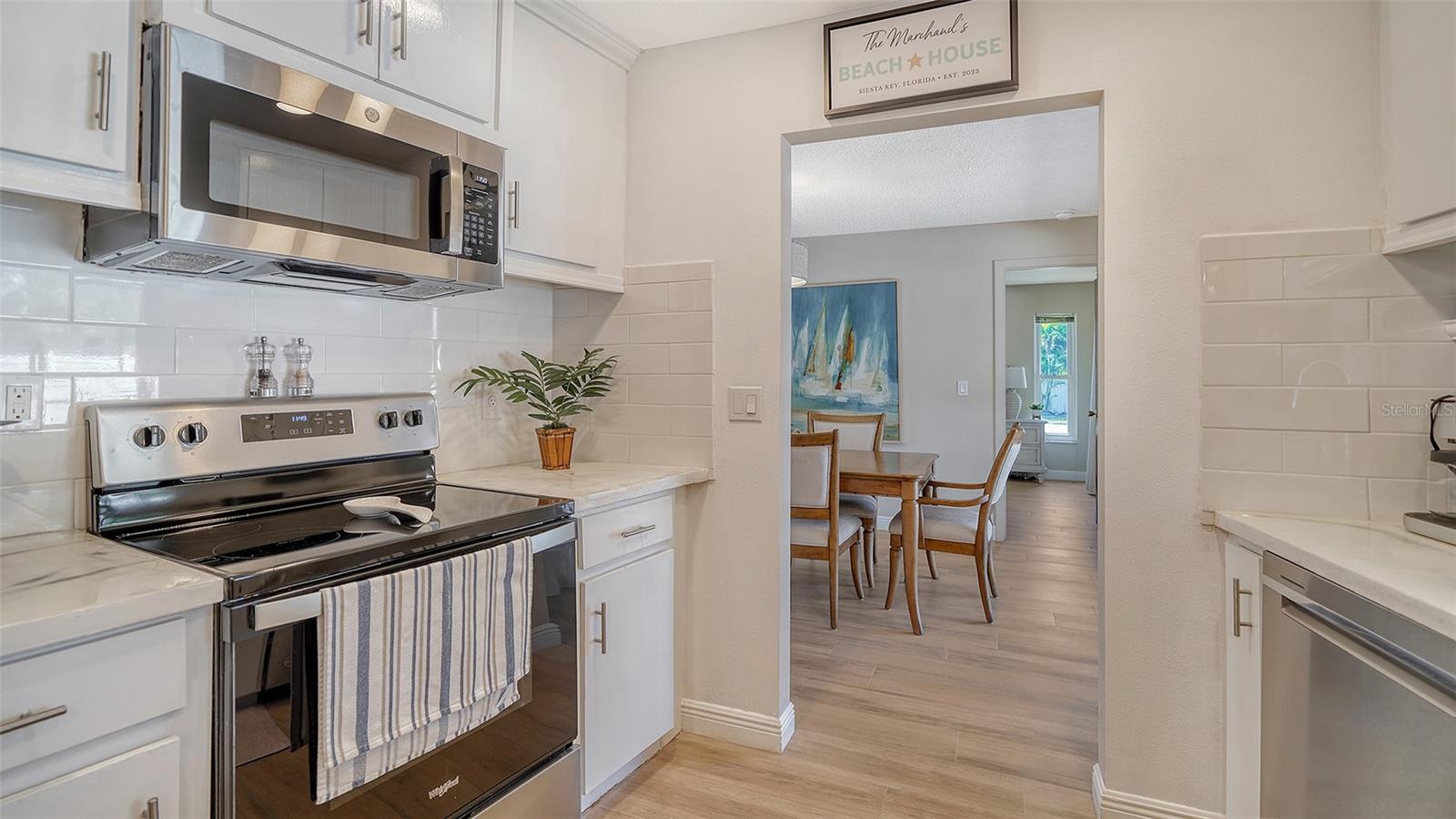 5988 LARCHWOOD AVE, SARASOTA, FL, 34231