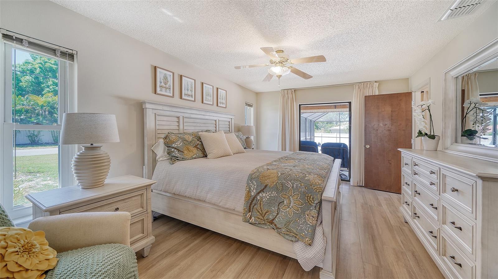 5988 LARCHWOOD AVE, SARASOTA, FL, 34231