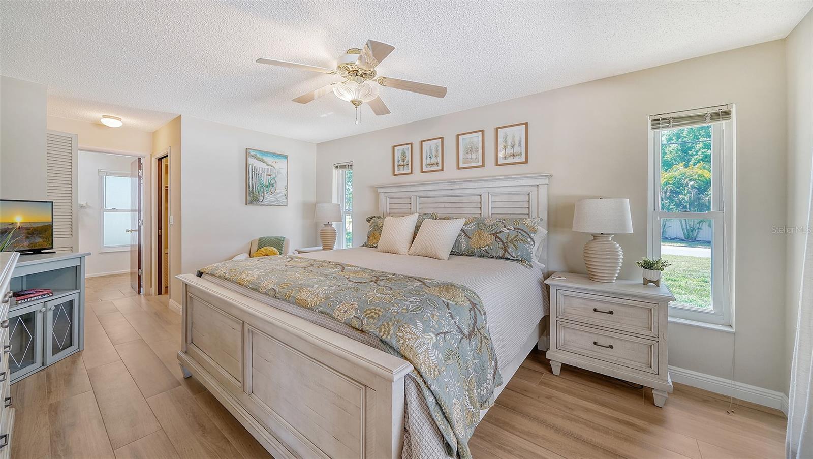 5988 LARCHWOOD AVE, SARASOTA, FL, 34231