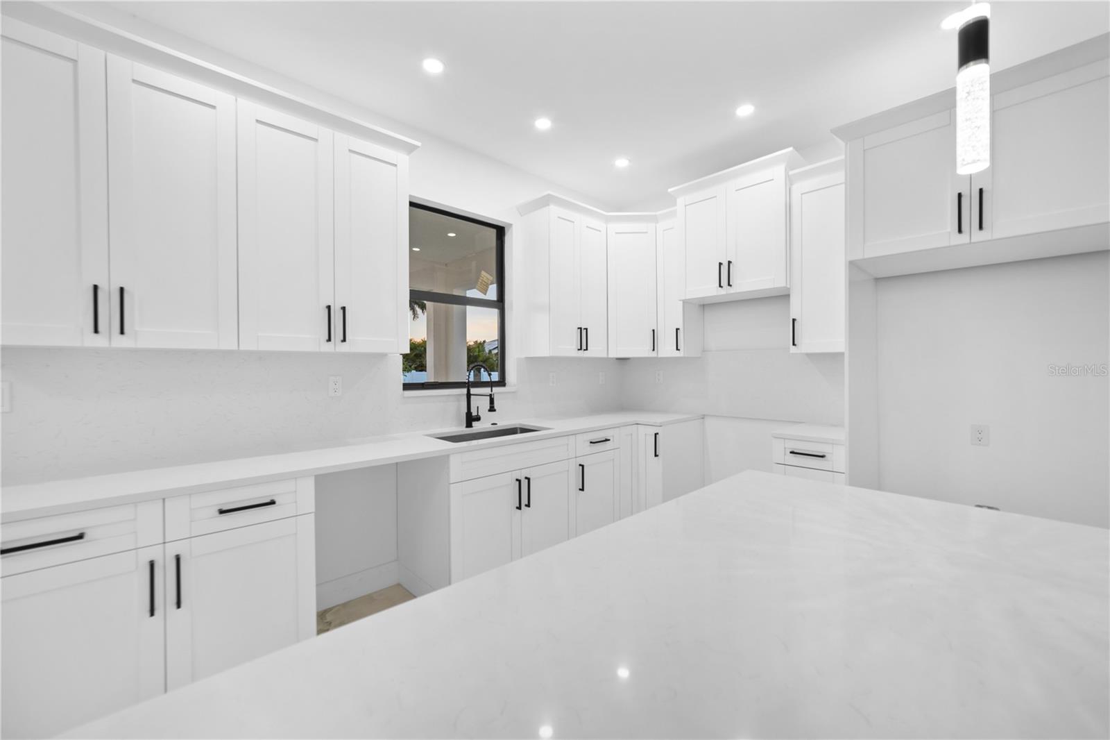 2424 NE 24TH AVE, CAPE CORAL, FL, 33909
