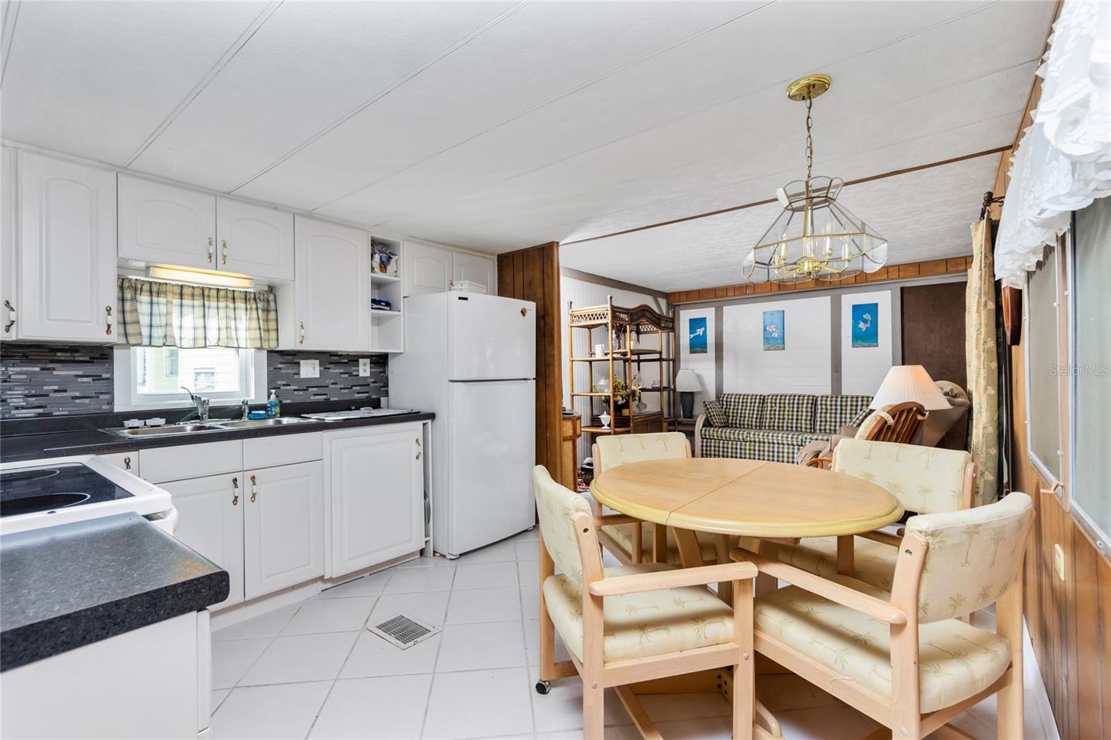 D6135614 Property Photo