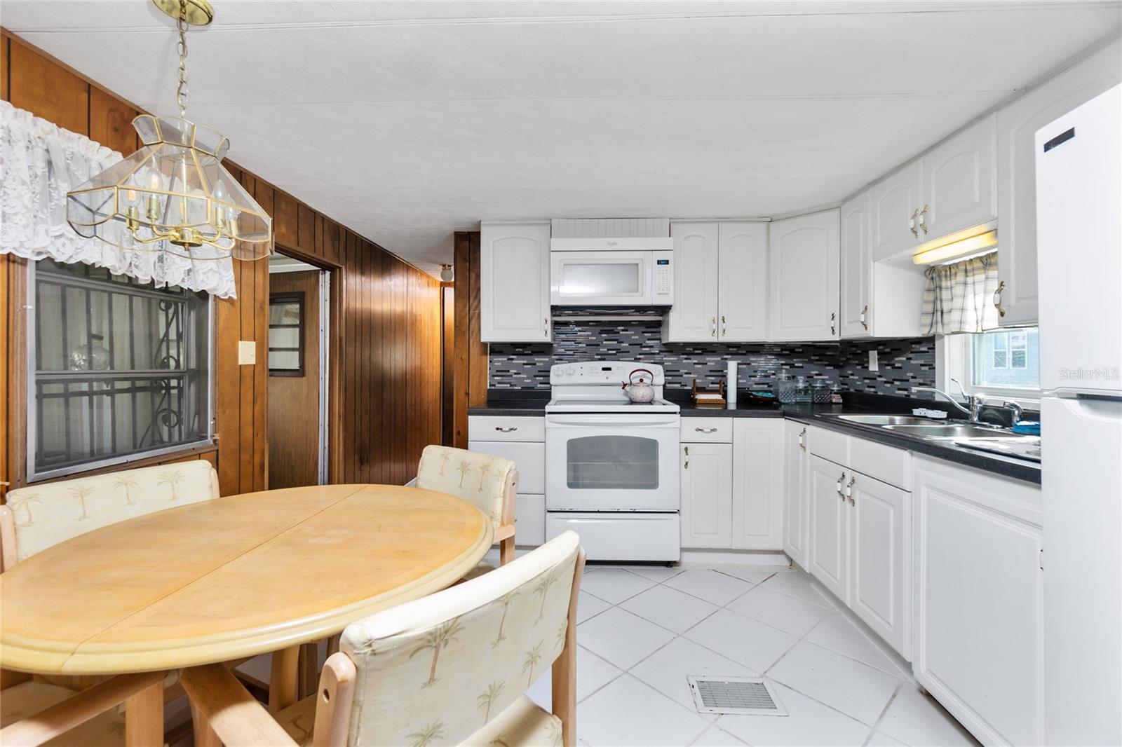 D6135614 Property Photo