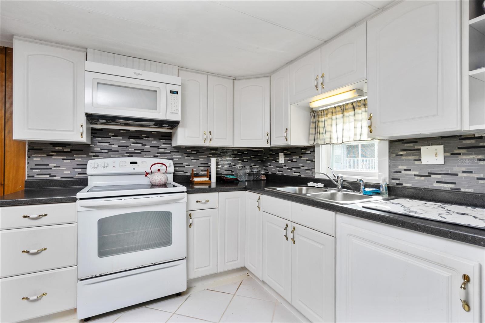 D6135614 Property Photo