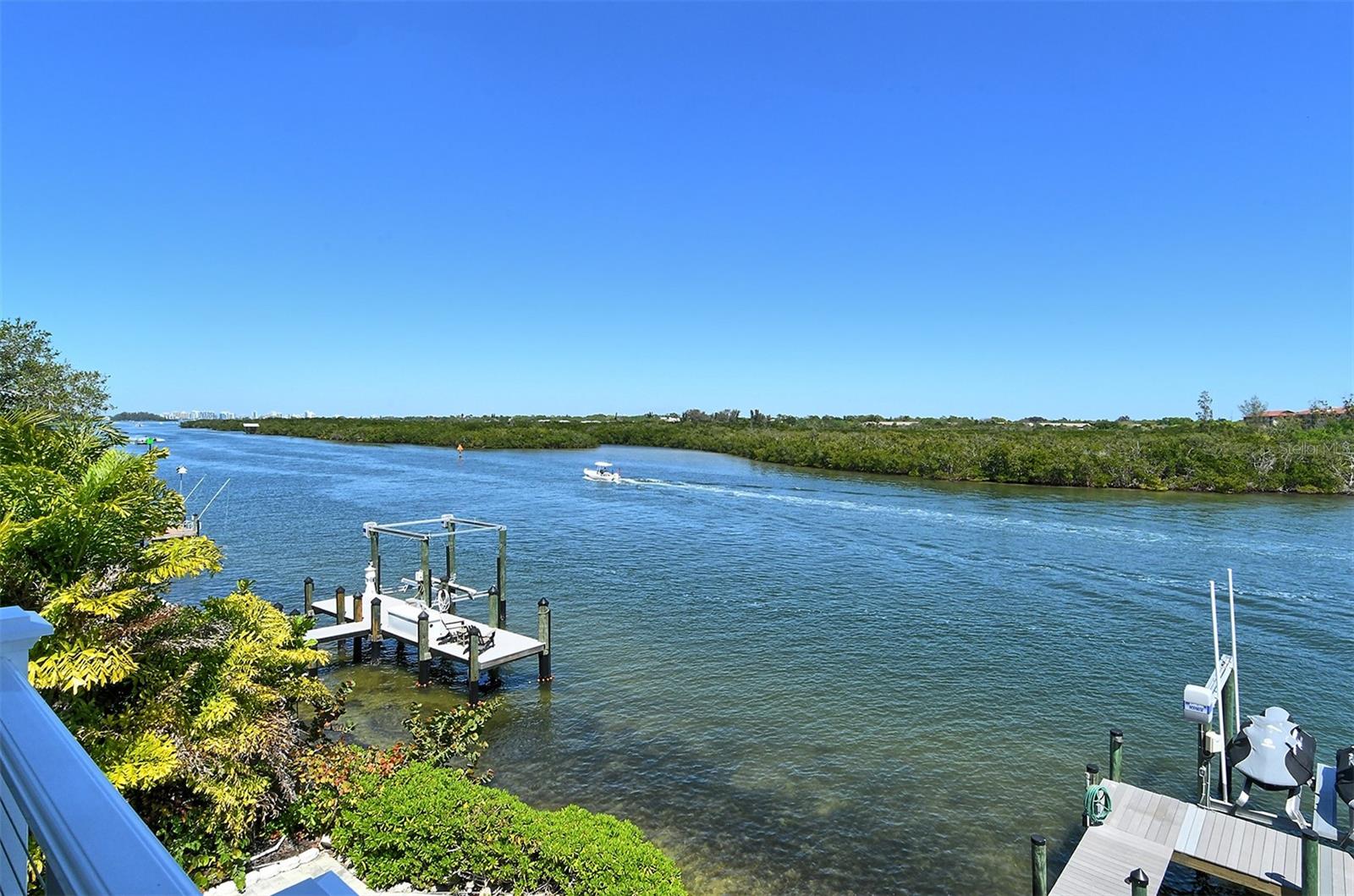 5422 SIESTA COVE DR, SARASOTA, FL, 34242