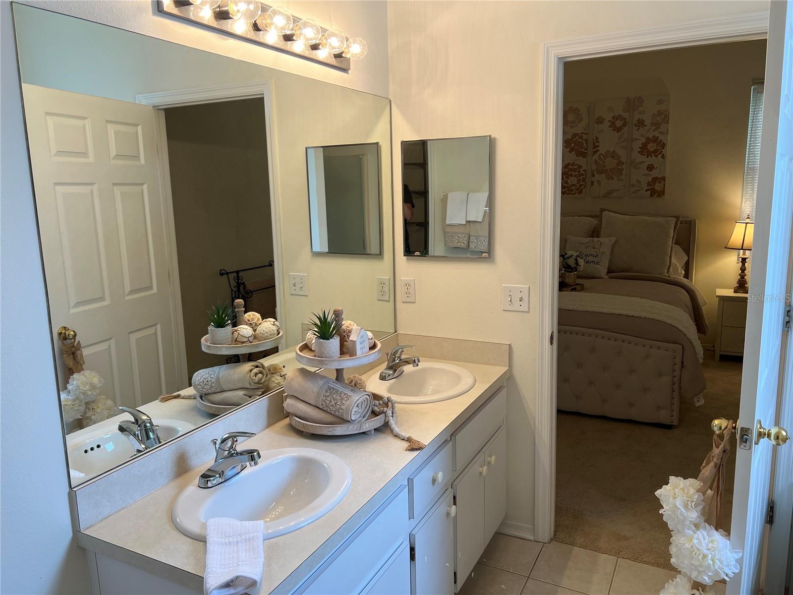 9818 MORRIS GLEN WAY, TEMPLE TERRACE, FL, 33637