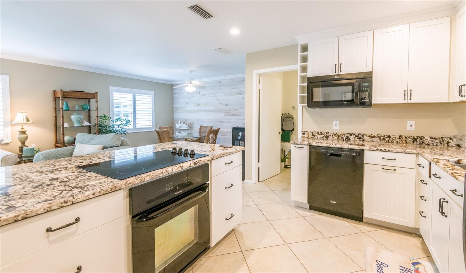 1900 BENJAMIN FRANKLIN DR #VILLA3, SARASOTA, FL, 34236