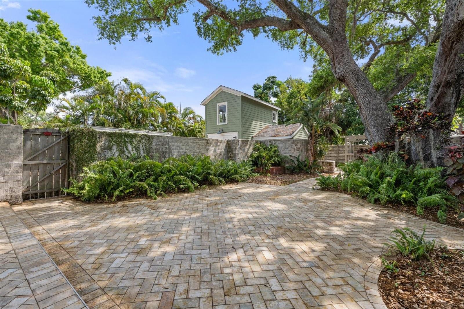 7754 WESTMORELAND DR, SARASOTA, FL, 34243