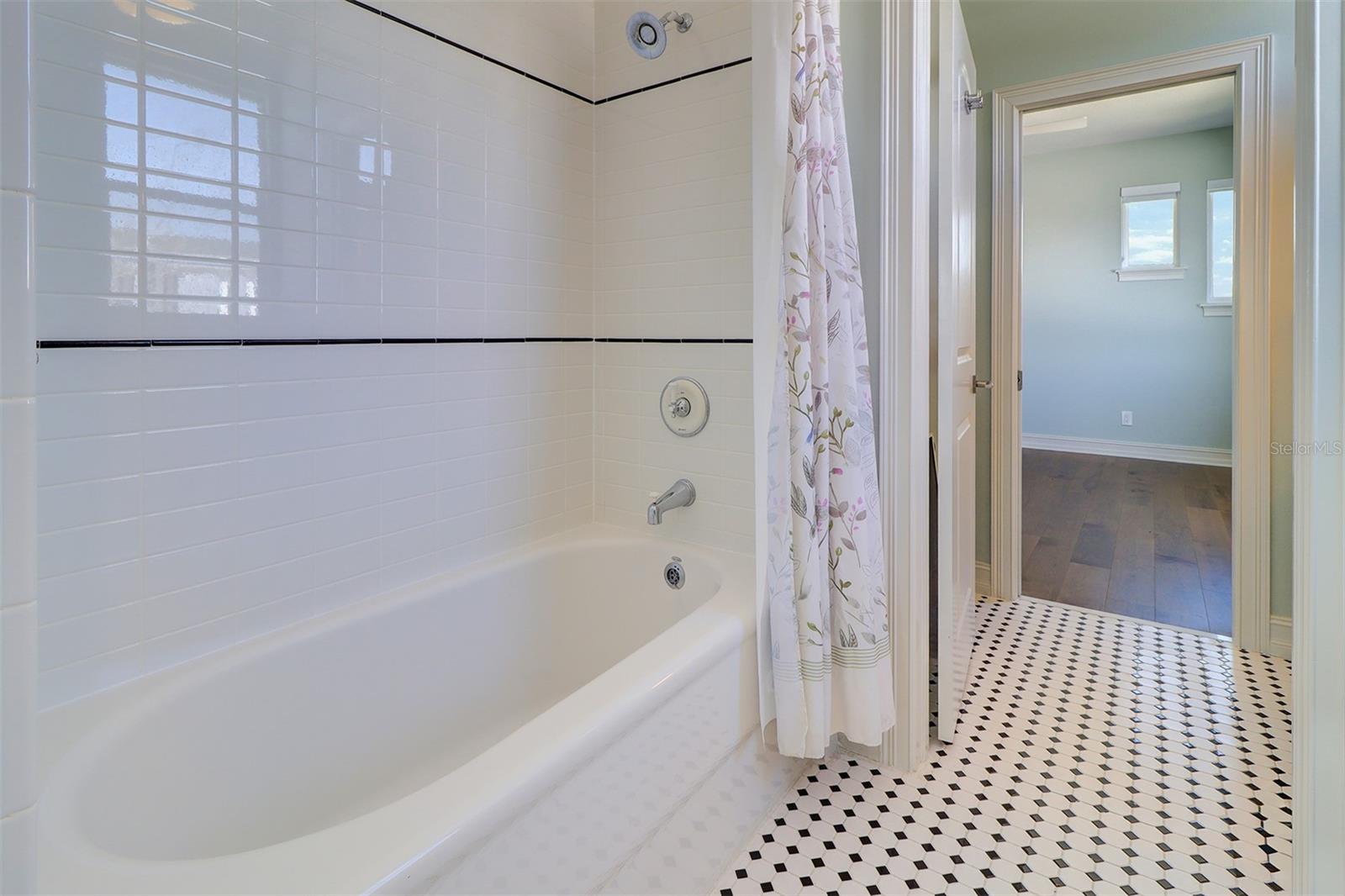 U8235325 Property Photo