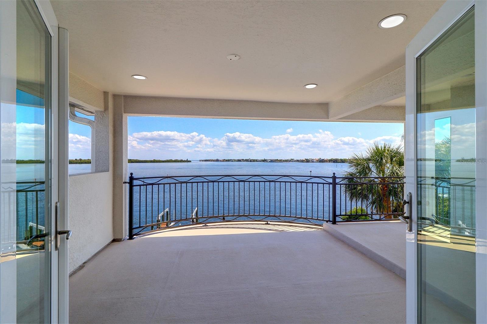 U8235325 Property Photo