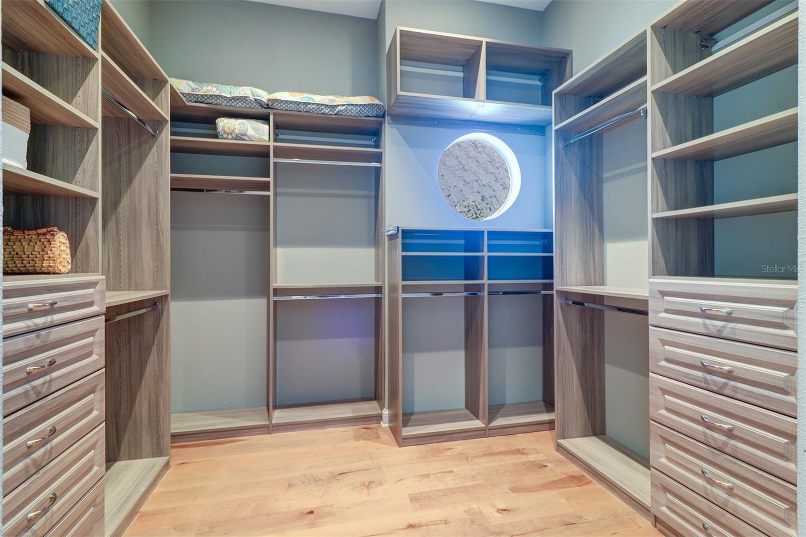 U8235325 Property Photo