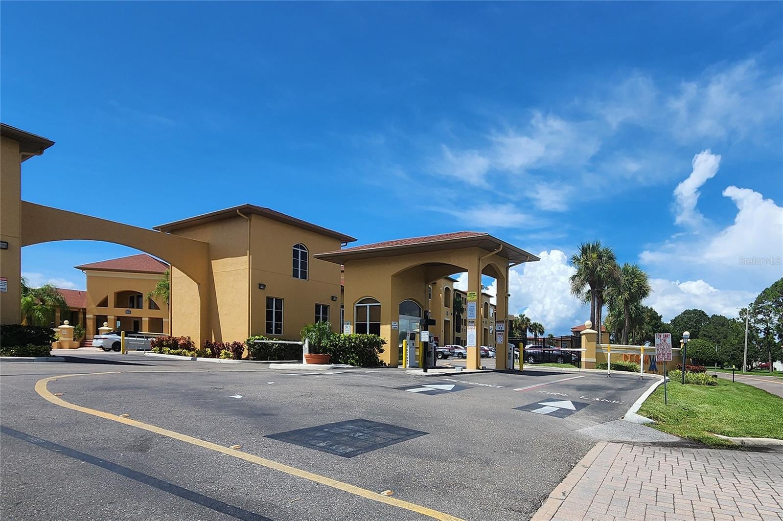 4306 BAYSIDE VILLAGE DR #204, TAMPA, FL, 33615