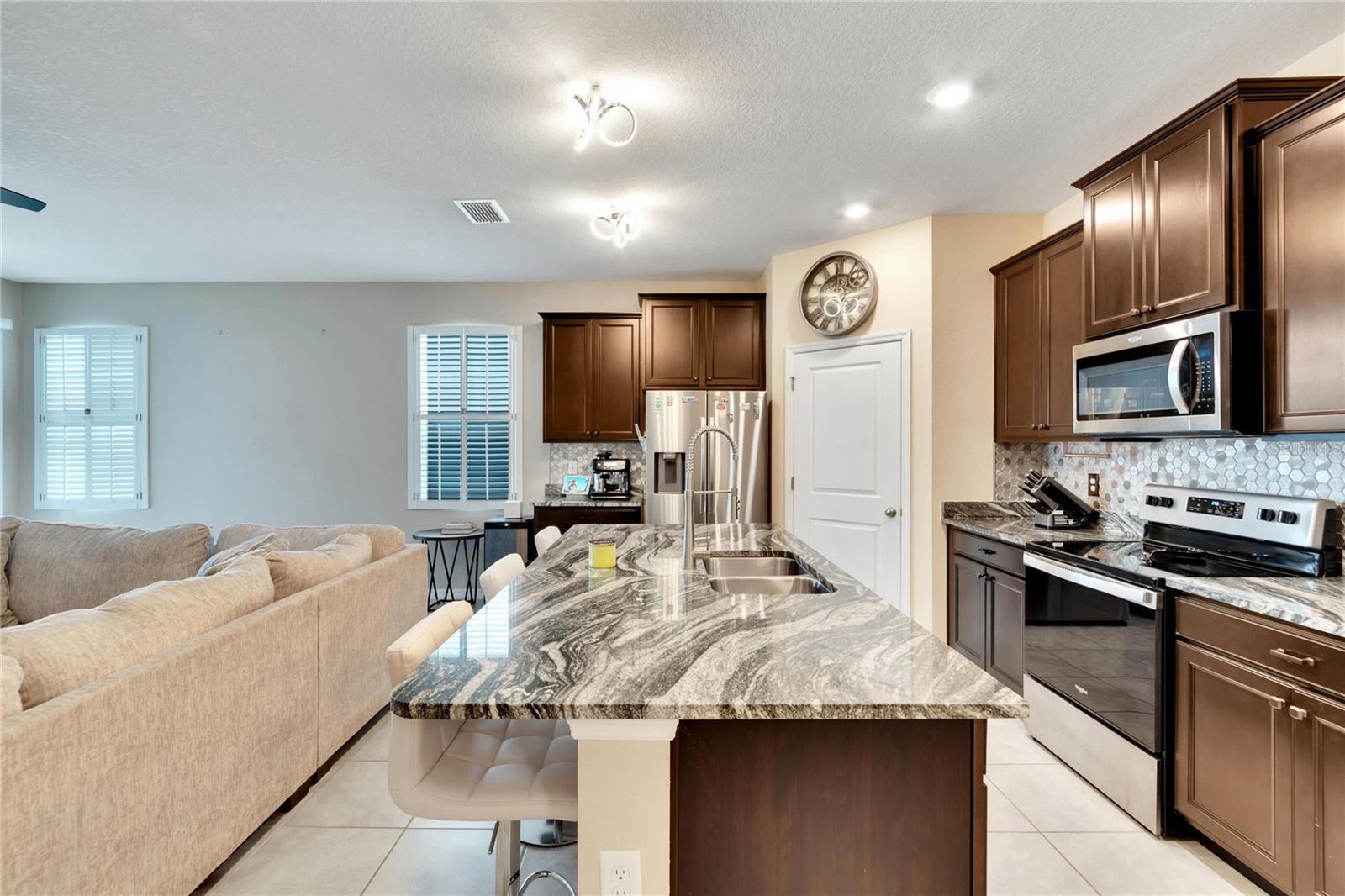 582 8TH ST NW, RUSKIN, FL, 33570