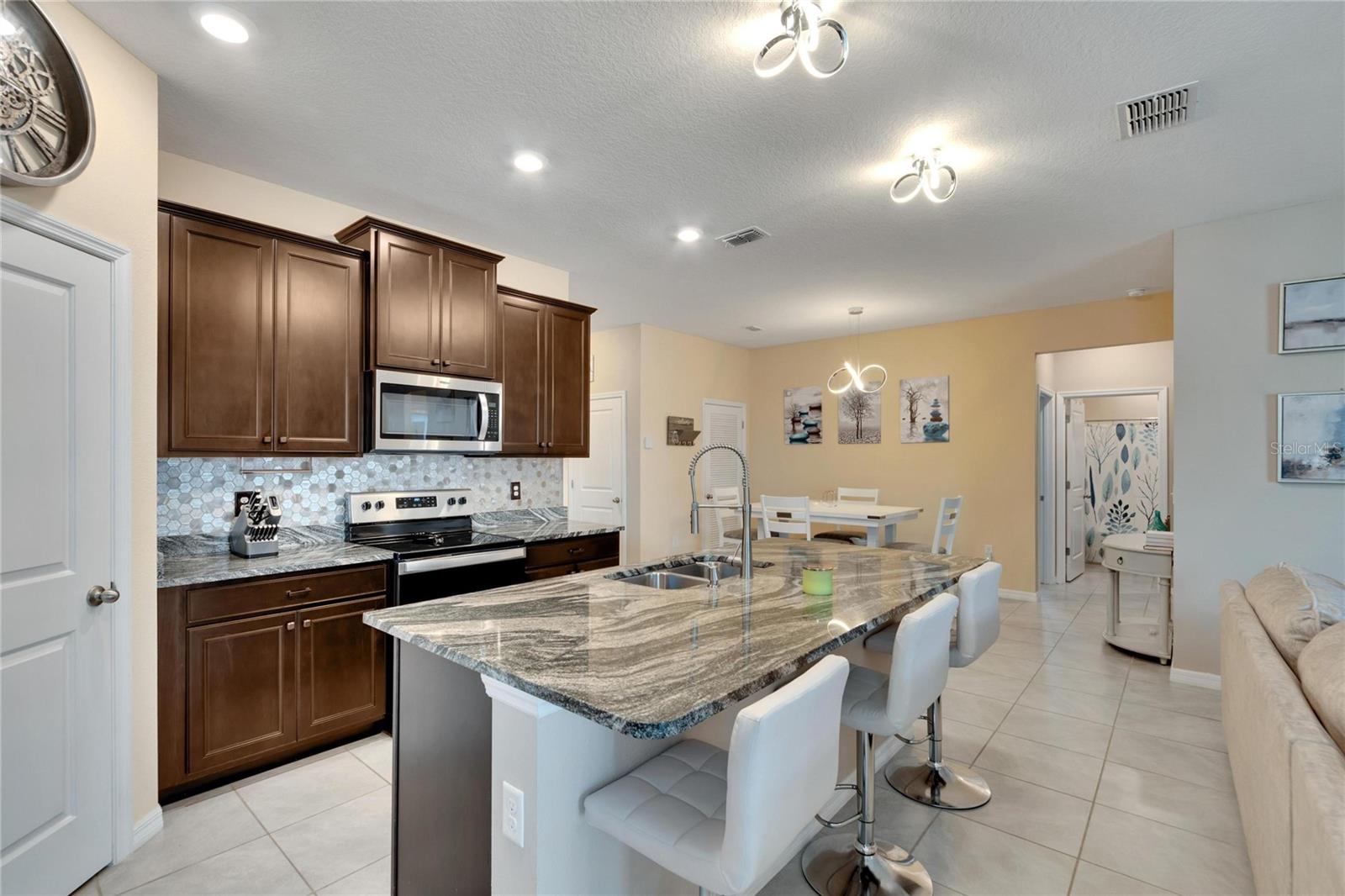 582 8TH ST NW, RUSKIN, FL, 33570