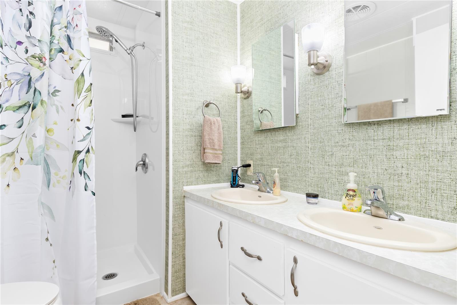 511 CRAMPTON LN, NORTH FORT MYERS, FL, 33903