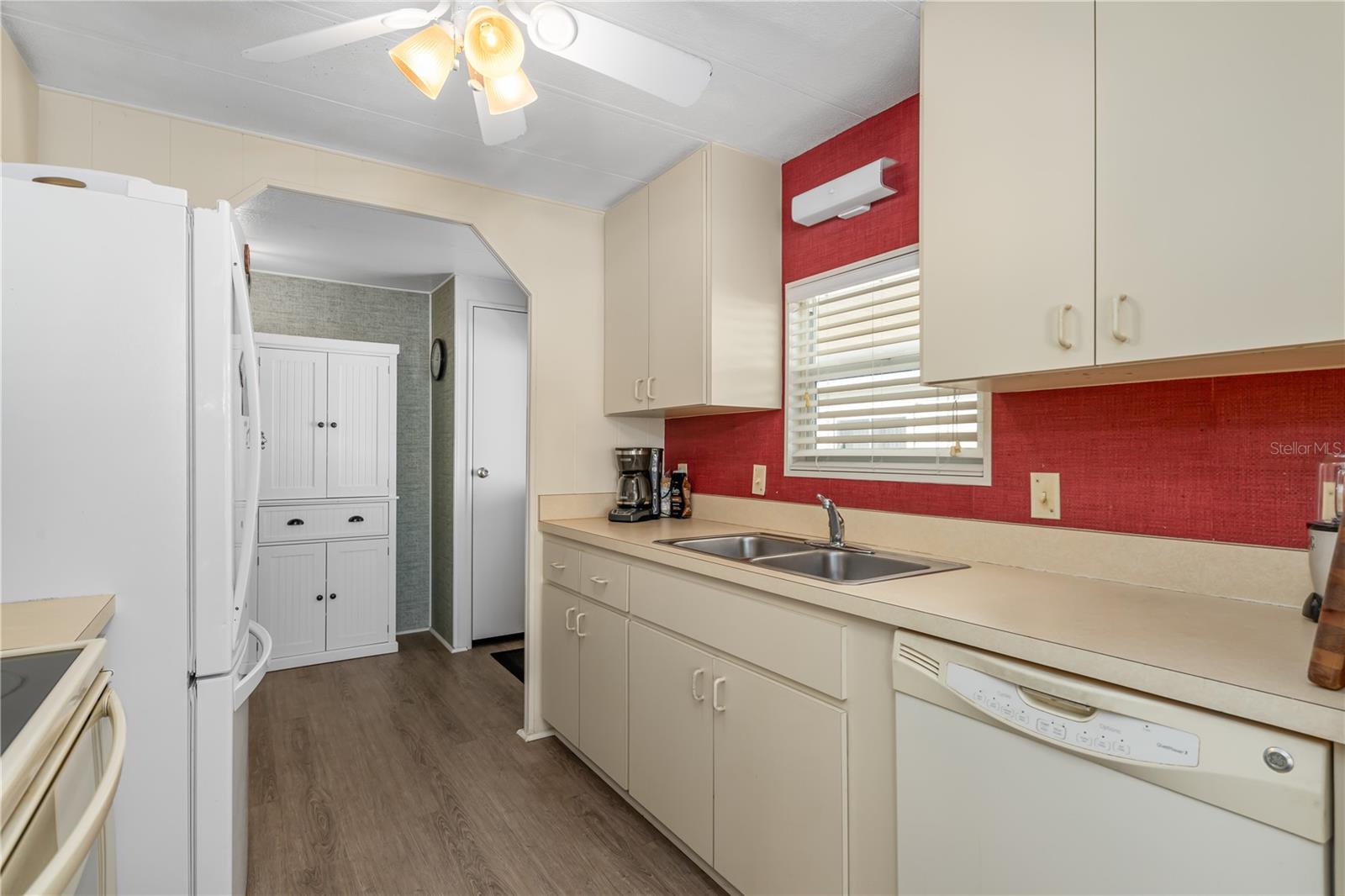 511 CRAMPTON LN, NORTH FORT MYERS, FL, 33903
