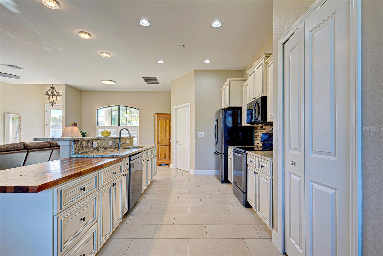 545 PEMBROKE DR, PORT CHARLOTTE, FL, 33954