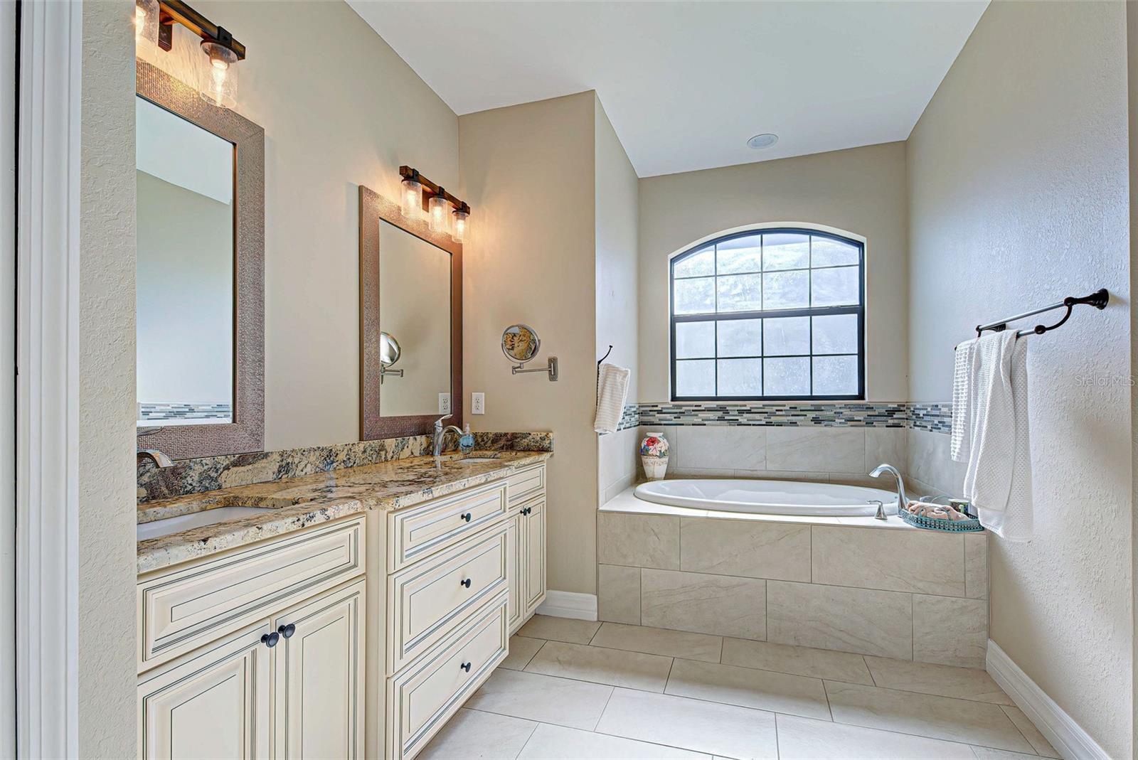 545 PEMBROKE DR, PORT CHARLOTTE, FL, 33954