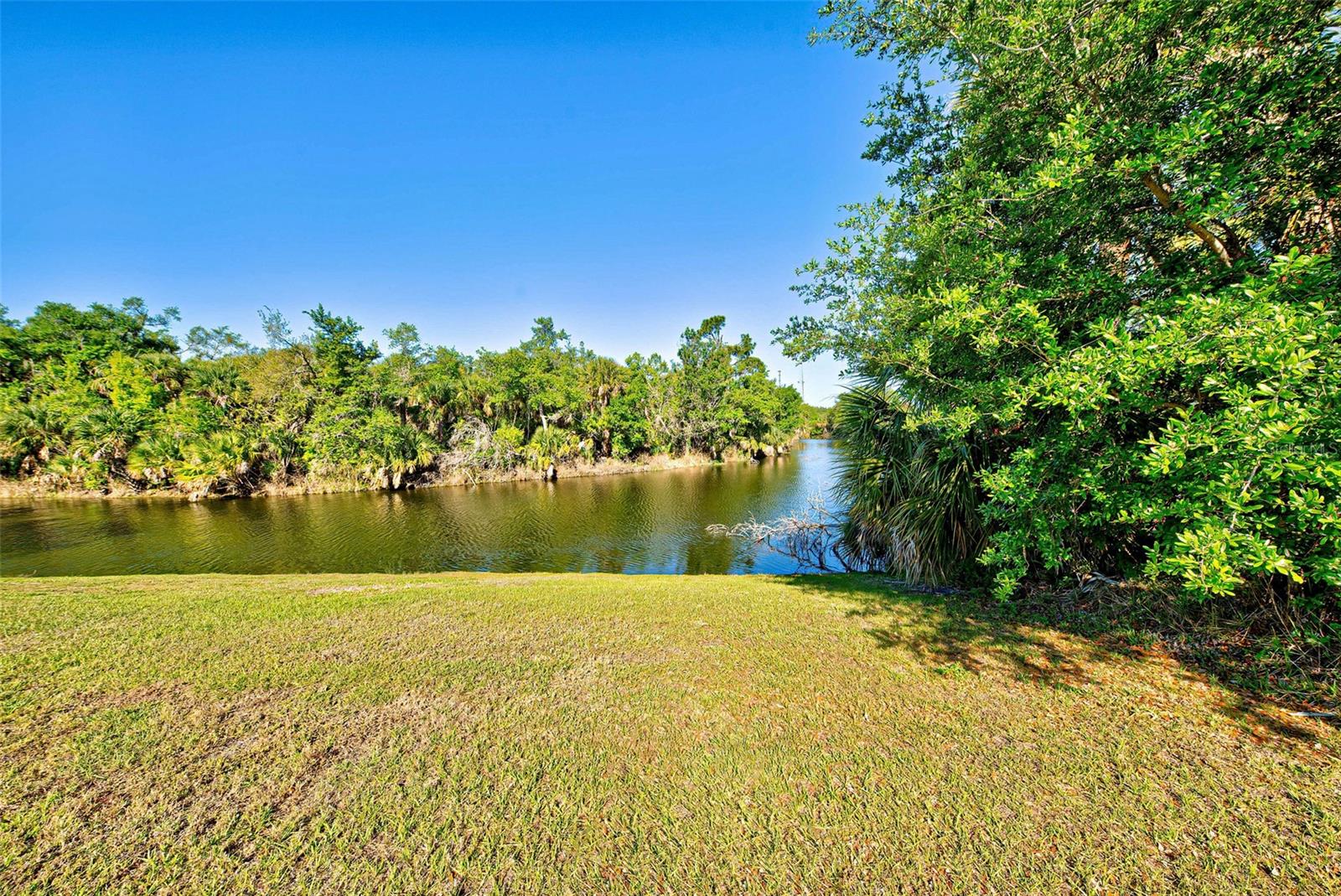545 PEMBROKE DR, PORT CHARLOTTE, FL, 33954