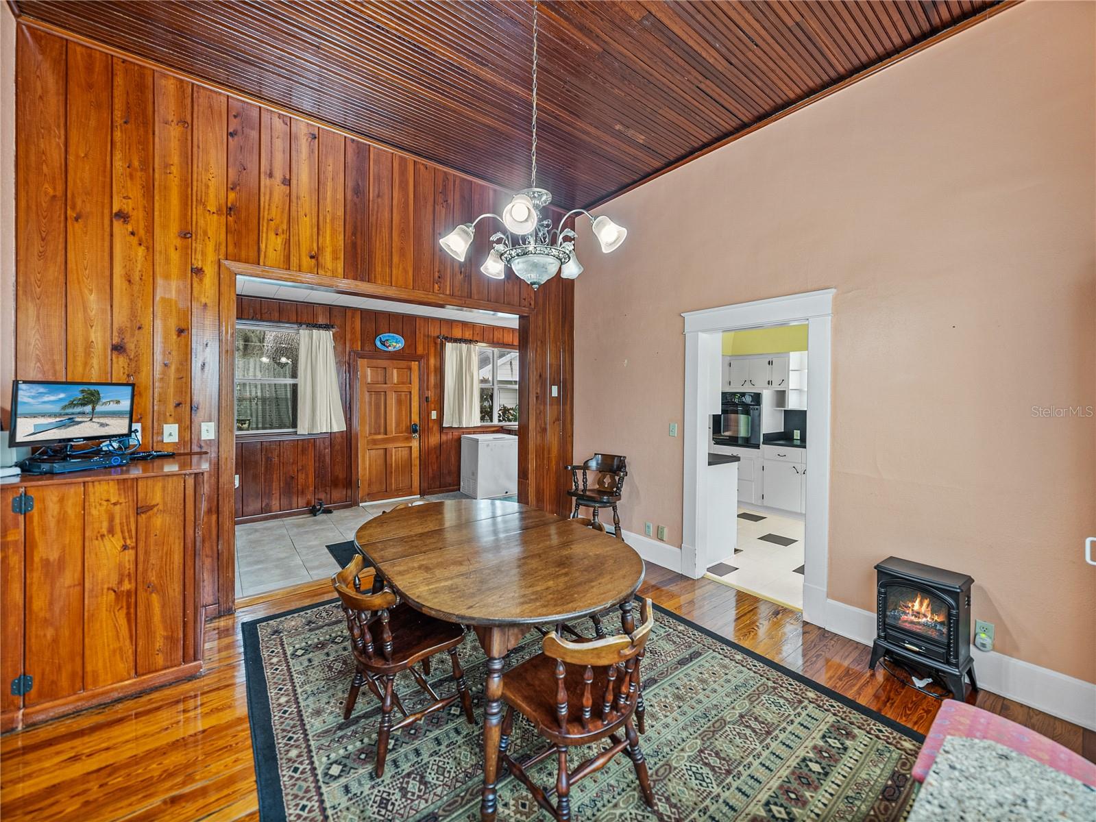102 S LAKESHORE BLVD, LAKE WALES, FL, 33853
