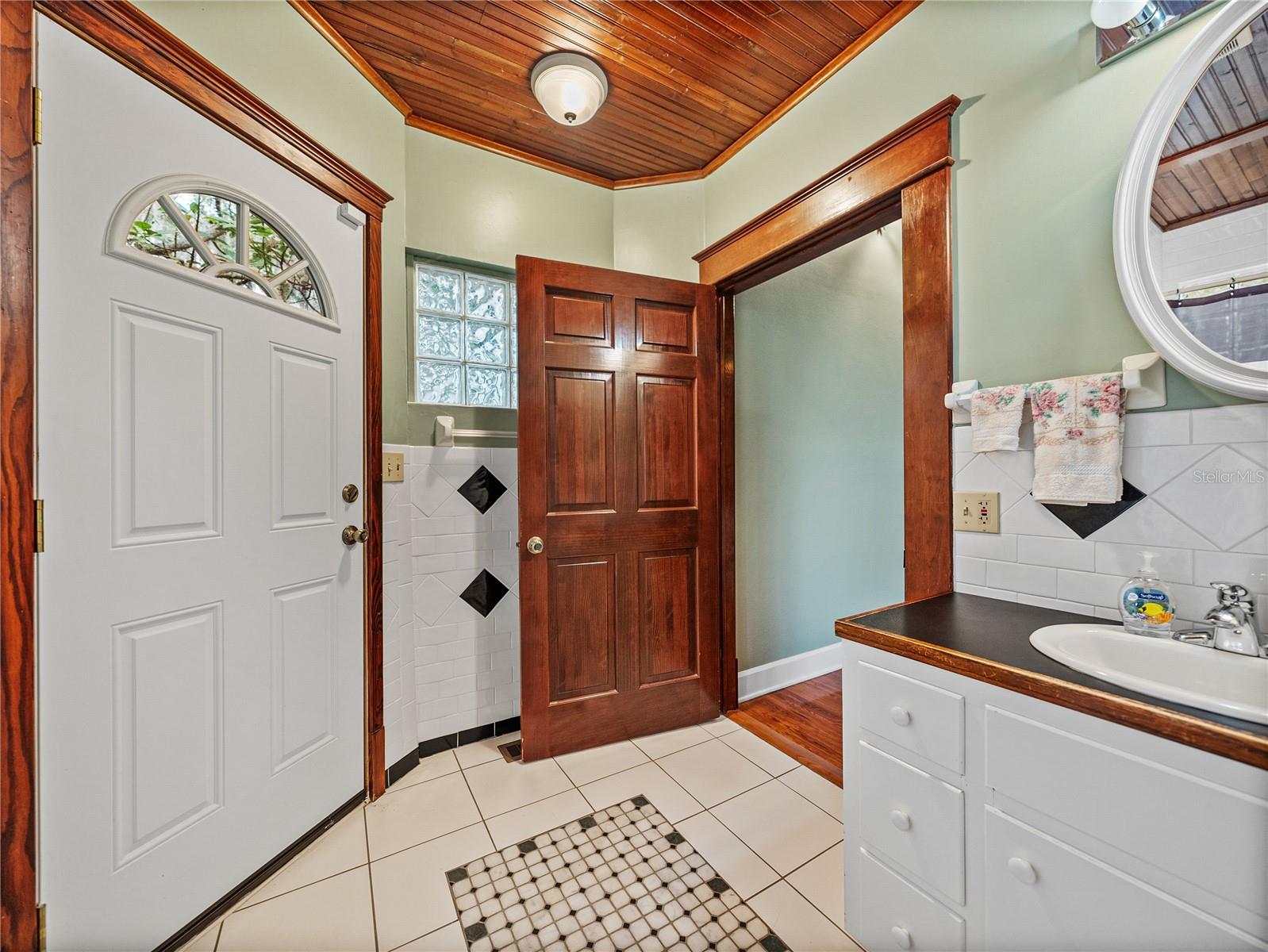 102 S LAKESHORE BLVD, LAKE WALES, FL, 33853