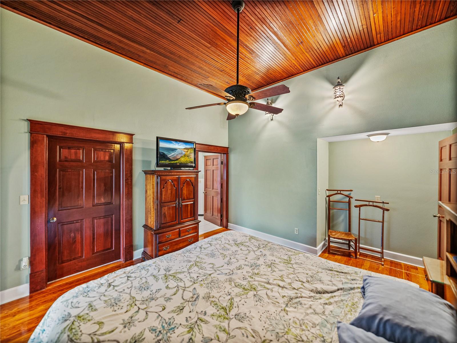 102 S LAKESHORE BLVD, LAKE WALES, FL, 33853