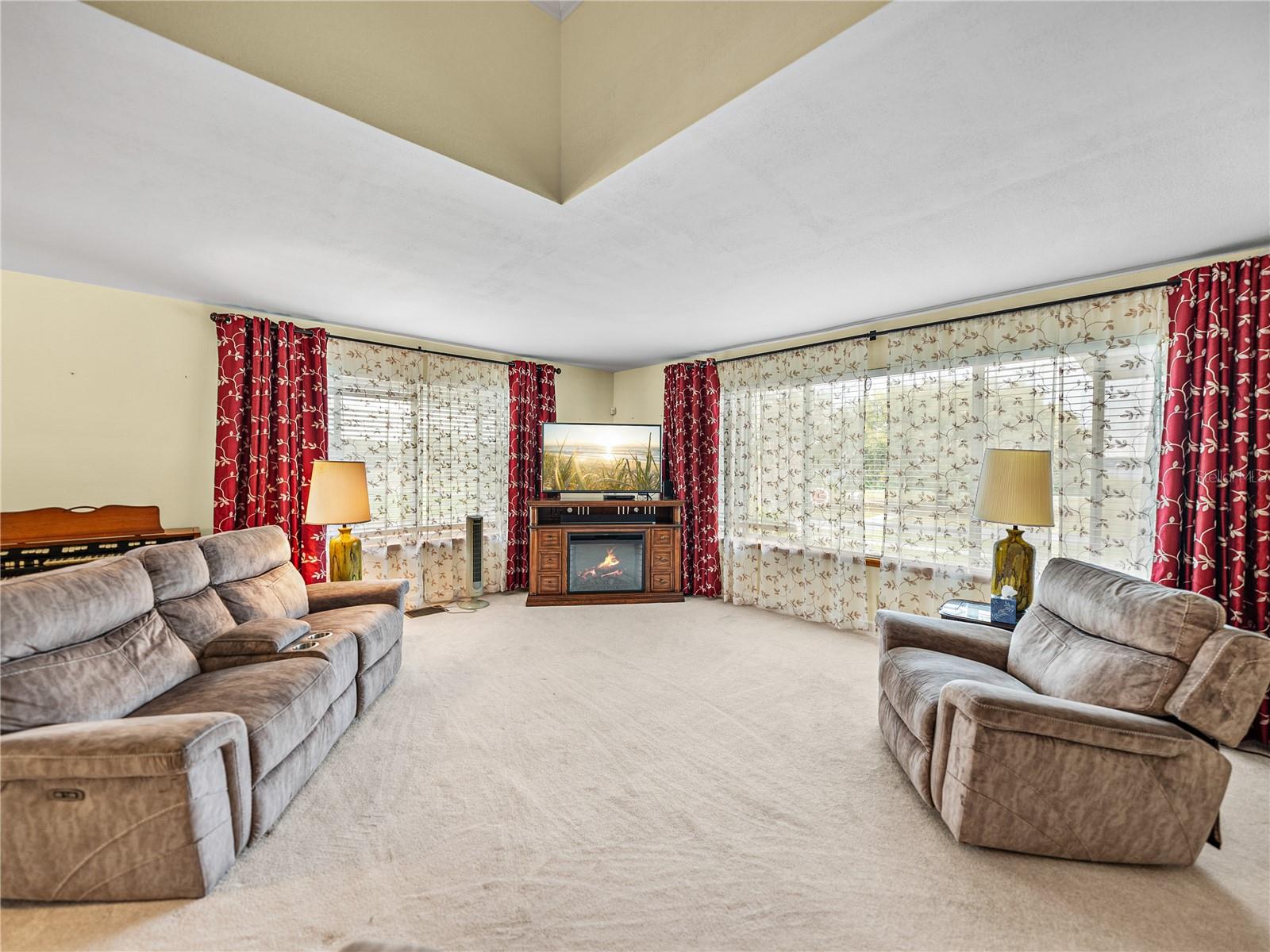 102 S LAKESHORE BLVD, LAKE WALES, FL, 33853