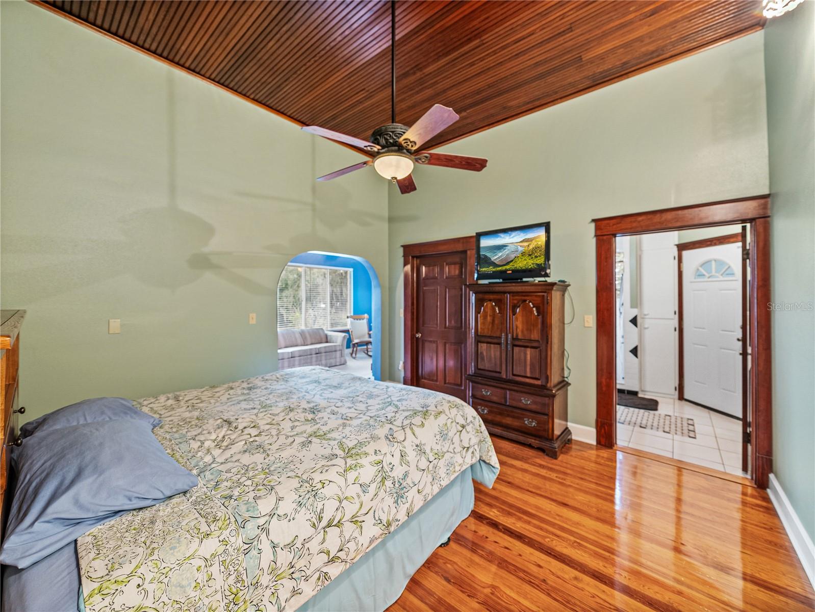 102 S LAKESHORE BLVD, LAKE WALES, FL, 33853