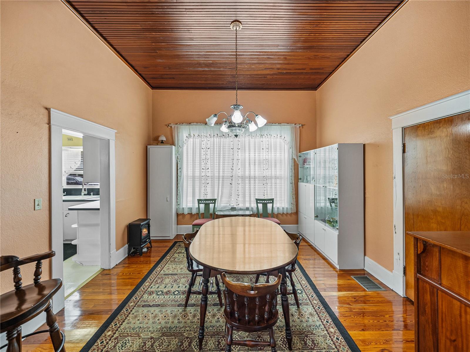 102 S LAKESHORE BLVD, LAKE WALES, FL, 33853