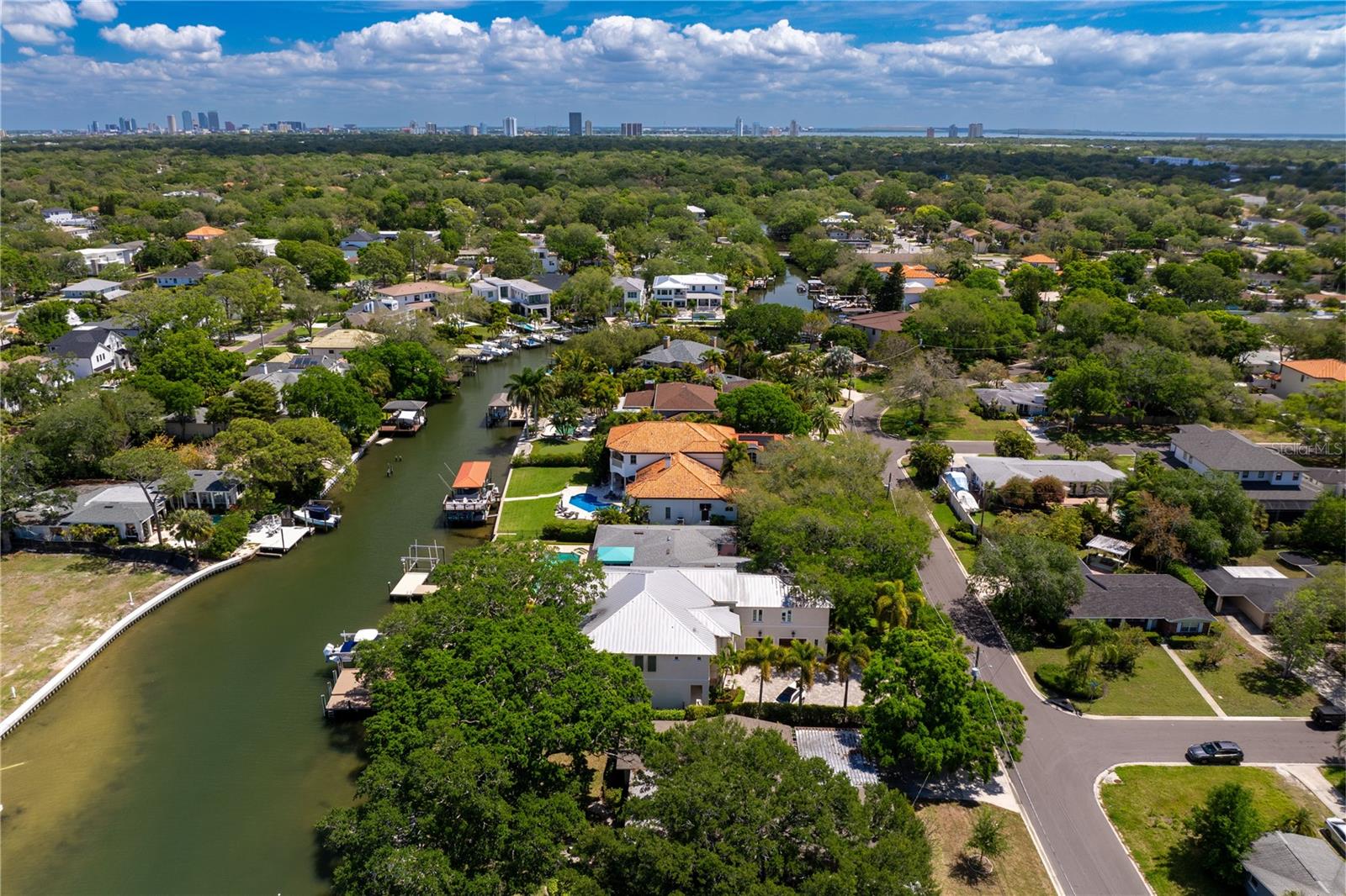 5009 W SPRING LAKE DR, TAMPA, FL, 33629