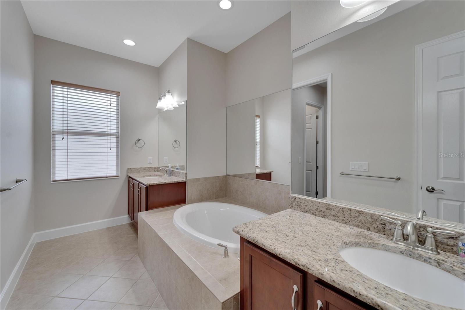 2121 SIFIELD GREENS WAY #64, SUN CITY CENTER, FL, 33573