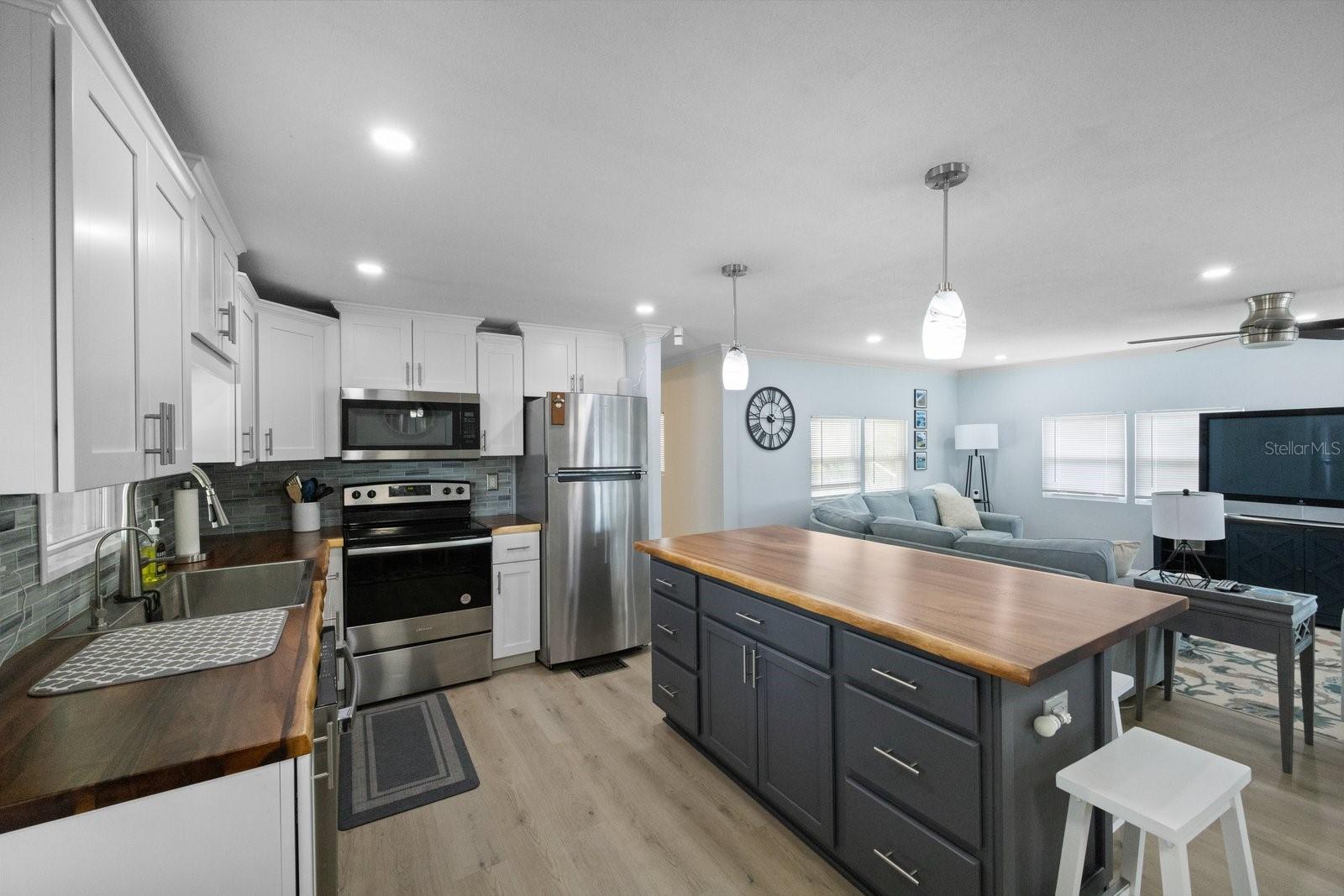 10383 S LAKE DR #246, LARGO, FL, 33773