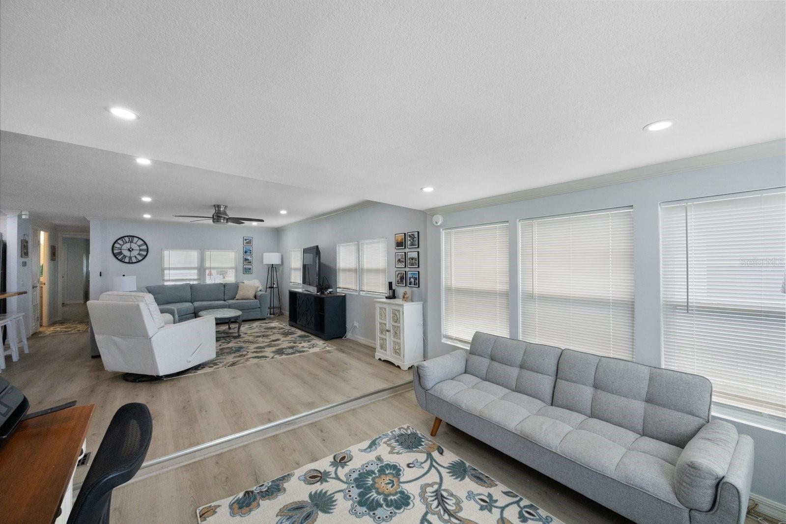 10383 S LAKE DR #246, LARGO, FL, 33773