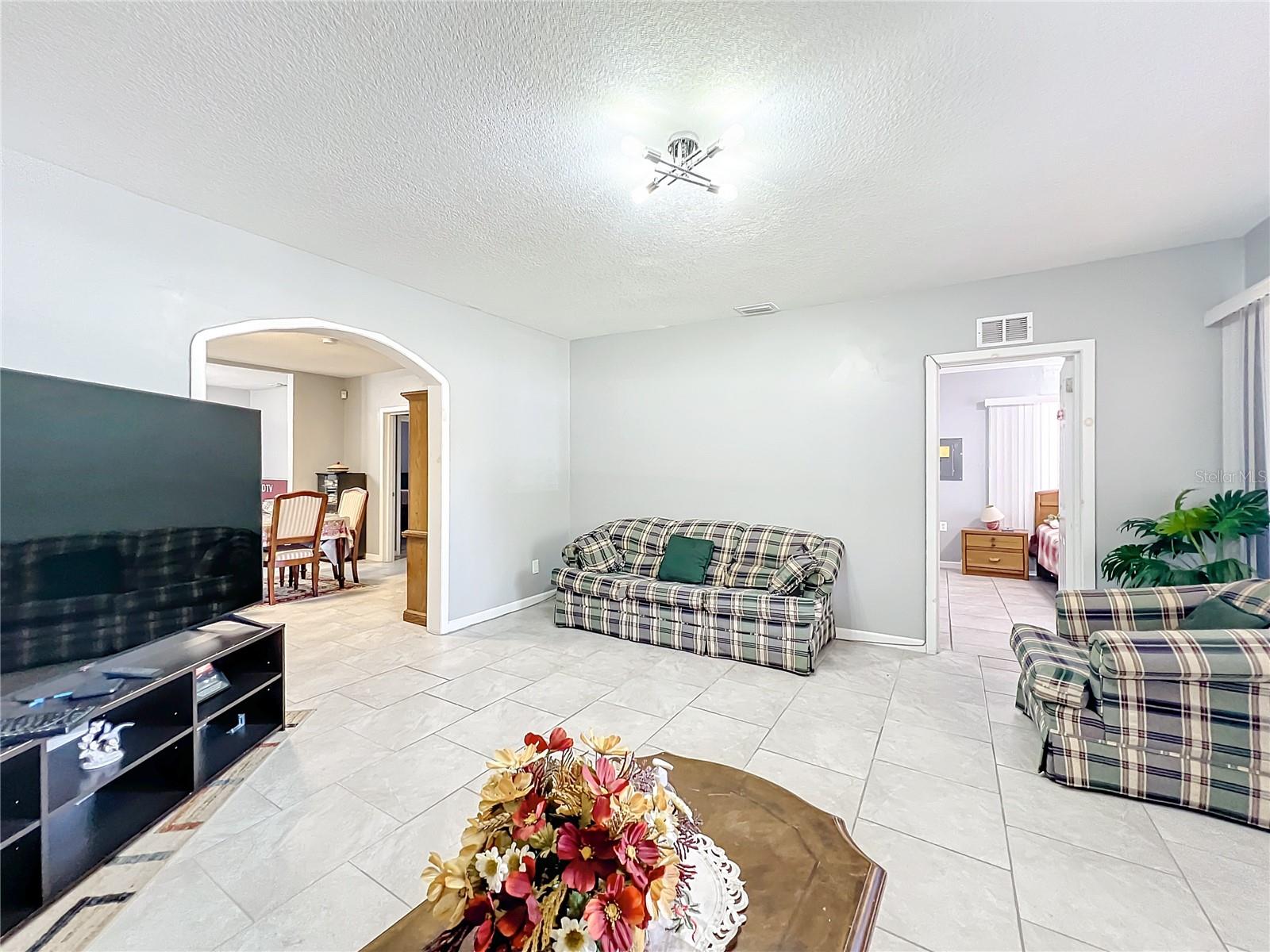 1826 W SILVER SPRINGS BLVD, OCALA, FL, 34475