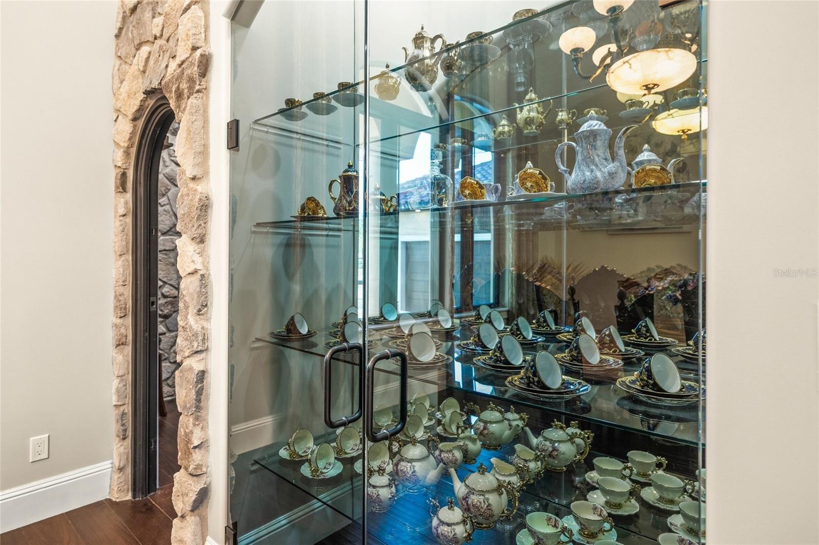 N6132101 Property Photo