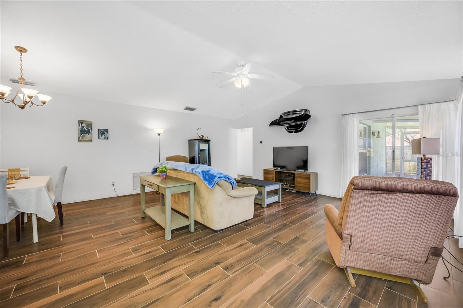 1442 TIVERTON DR, BRANDON, FL, 33511