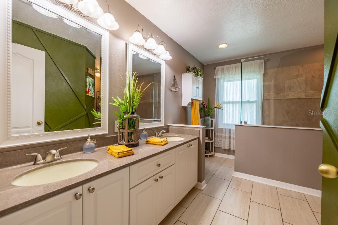 7532 REGENTS GARDEN WAY, APOLLO BEACH, FL, 33572